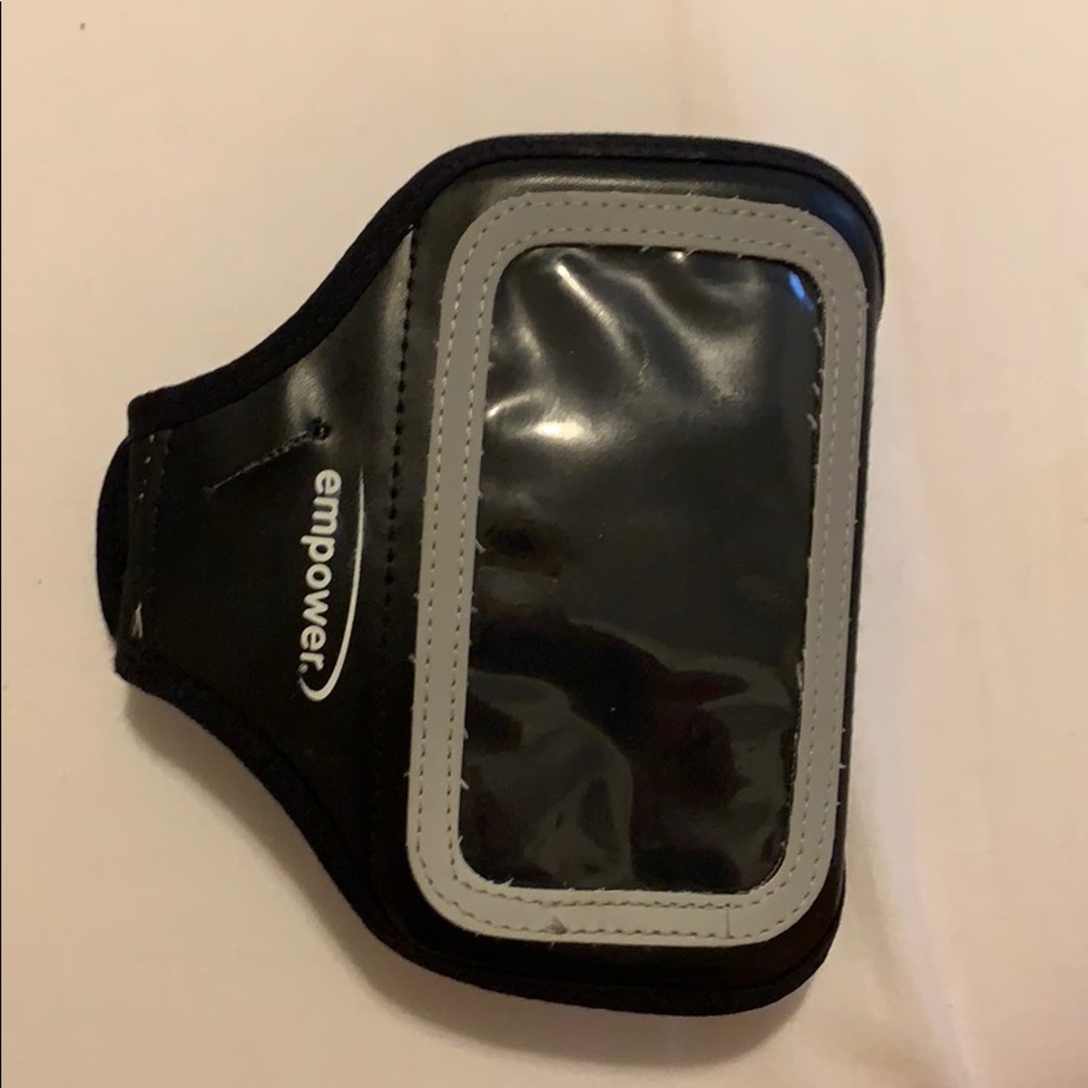 Plain black iPhone 7 running arm band